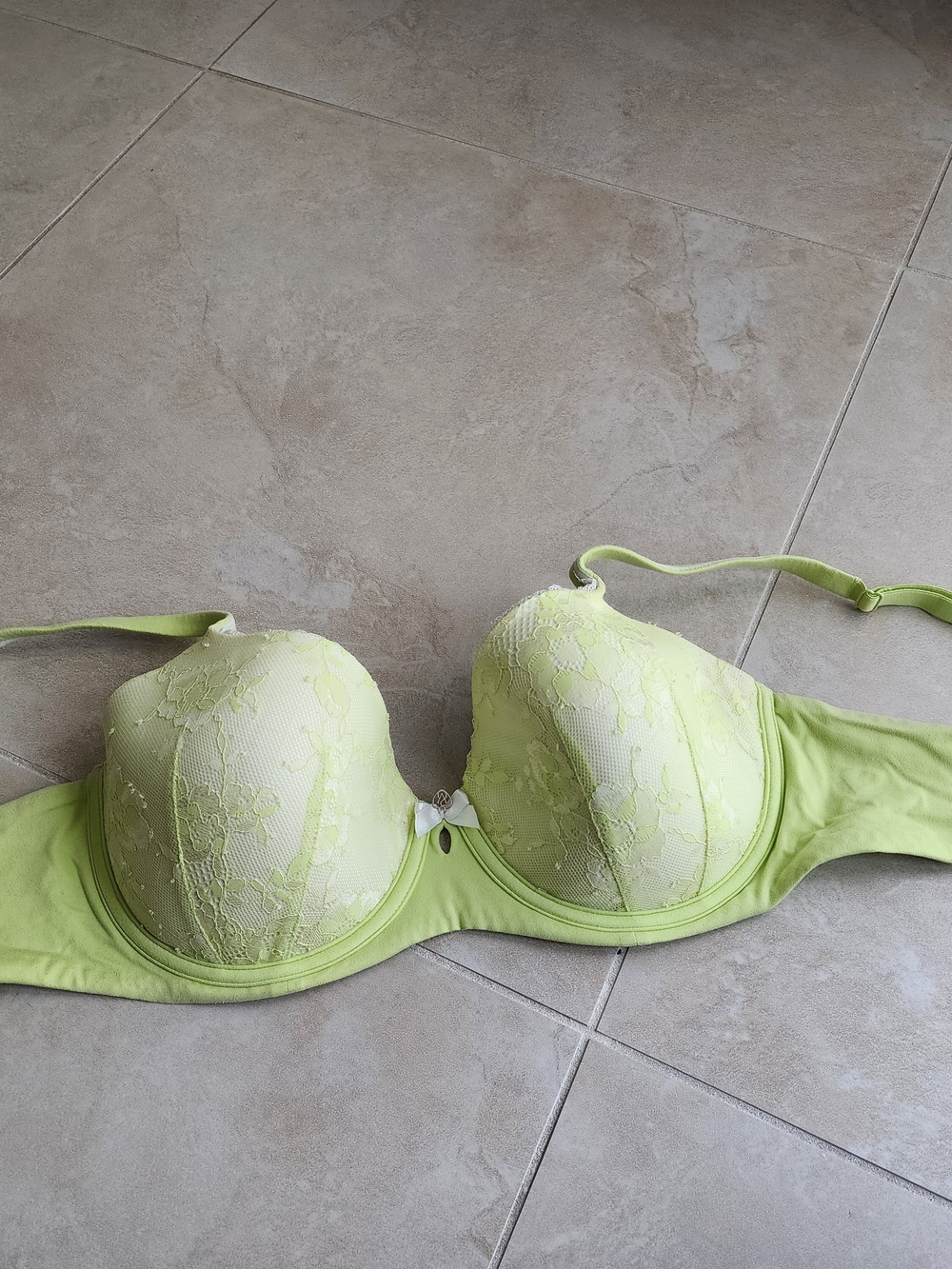 Victoria's Secret Light Lime Lace Push-Up Bra